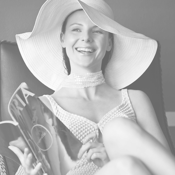 Snowwhite Montain Spa, Sporthotel Cinderella, Appartements MIA, Hotel Garni Taurach, QuBar, WeltcupSchirm, Gruber Stadl, Latsch´n Schirm, Da Giorgio, Latsch´n Alm, Obertauern, Imagemotiv Frau