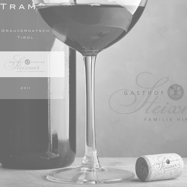 Gasthof & Pension Steixner, Österreich, Imagemotiv, Logo auf Weinflasche und Korken